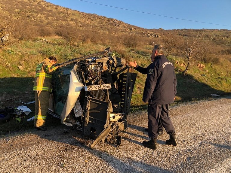 Kepsut ilçesinde yoldaki buzlanma