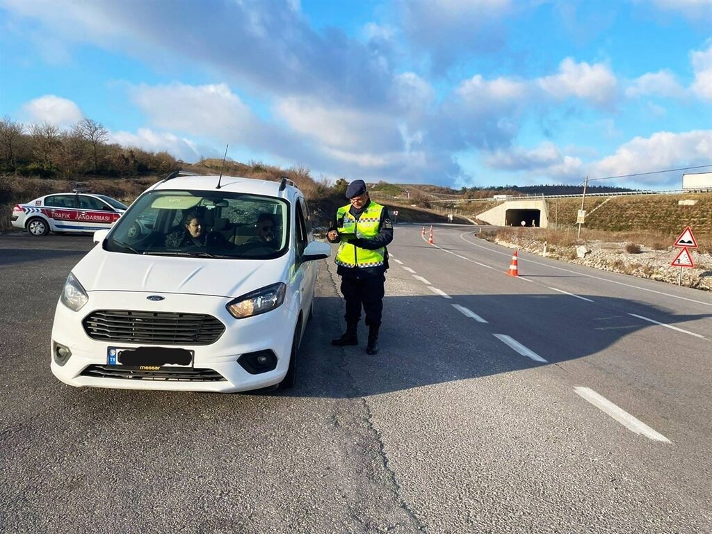 Balıkesir’de jandarma 12 şahsı gözaltına aldı