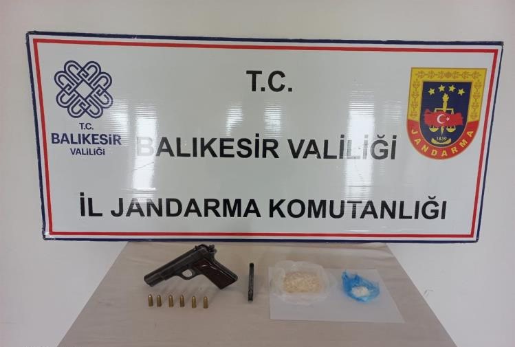 BALIKESİR'DE UYUŞTURUCU OPERASYONU: 4