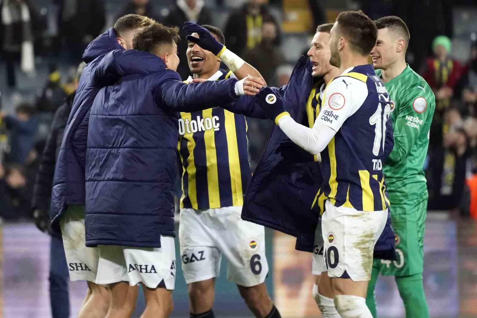 Fenerbahçe, yenilmezlik serisini 12 maça çıkardı