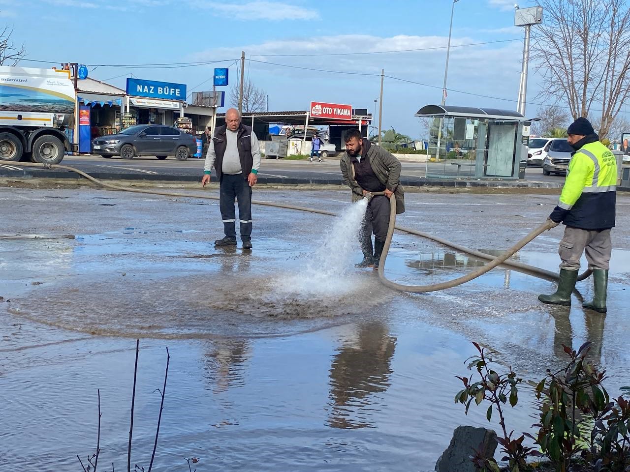 AYVALIK İLÇESİNDE SEL VE