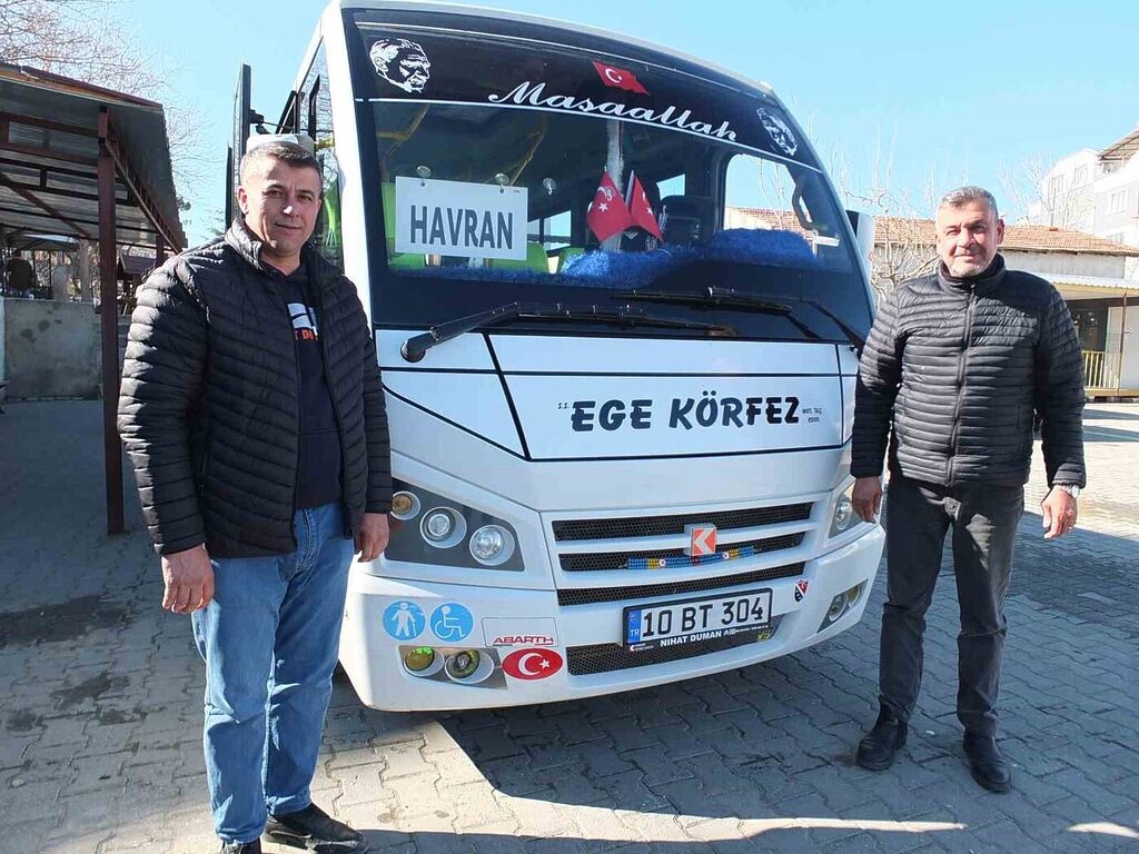 Burhaniye ilçesinde, Ege Körfez Minibüs Kooperatifi, pek çok köye ulaşım