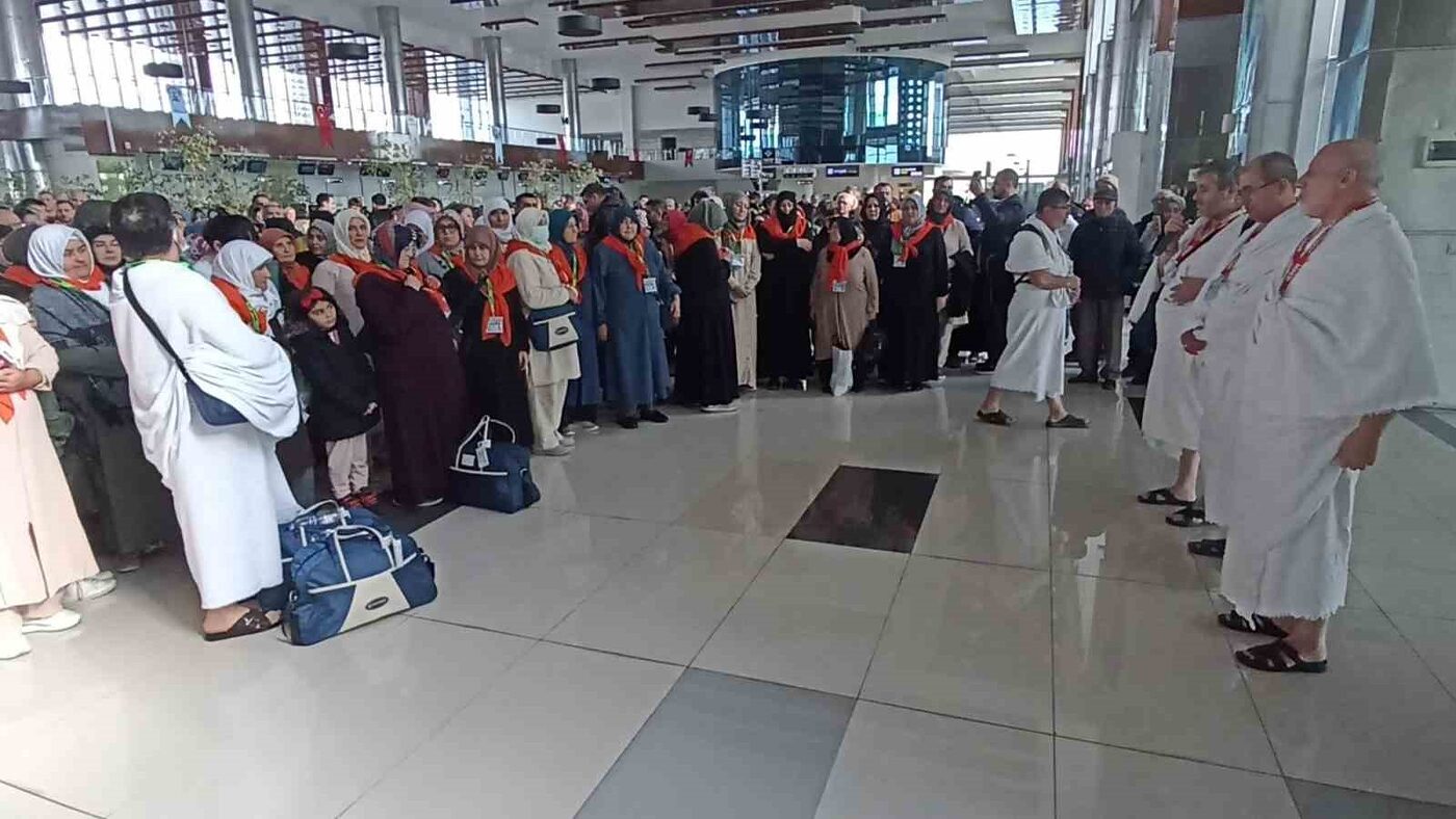 Umreciler Koca Seyit Havalimanı’ndan uğurlandı