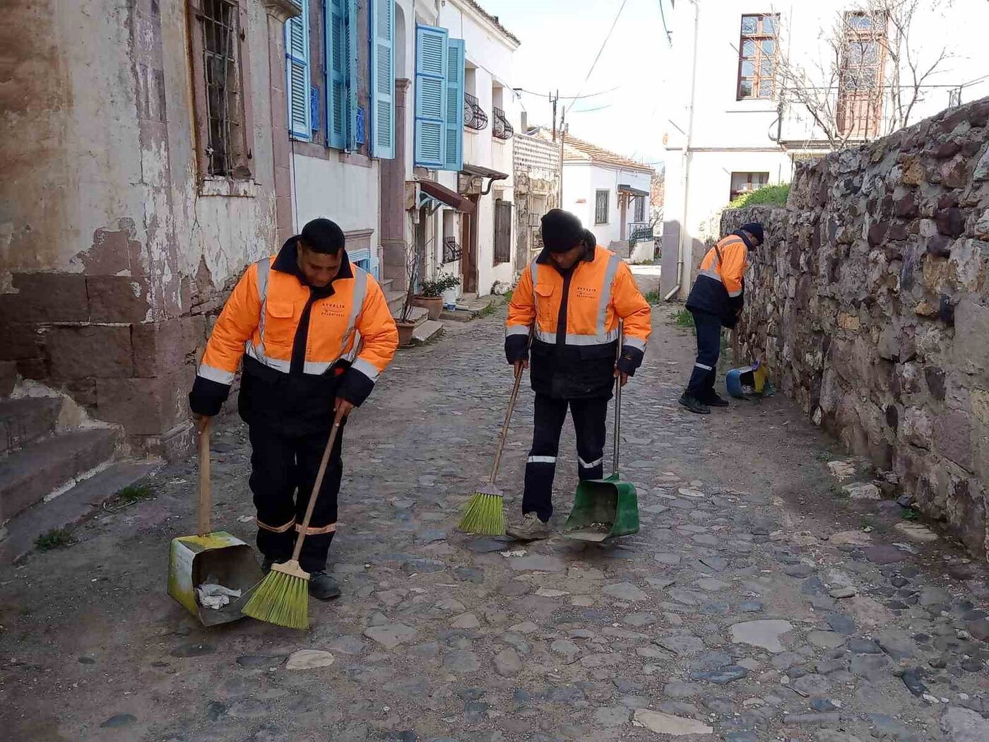 Ayvalık Beledi̇yesi̇ Emekçi̇leri̇nden Bahar Temi̇zli̇ği̇