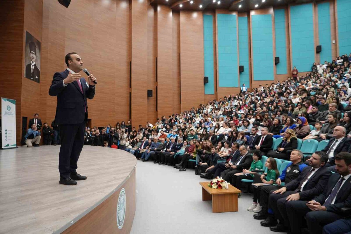 Bakan Kaçır gençlere uzay misyonunu anlattı