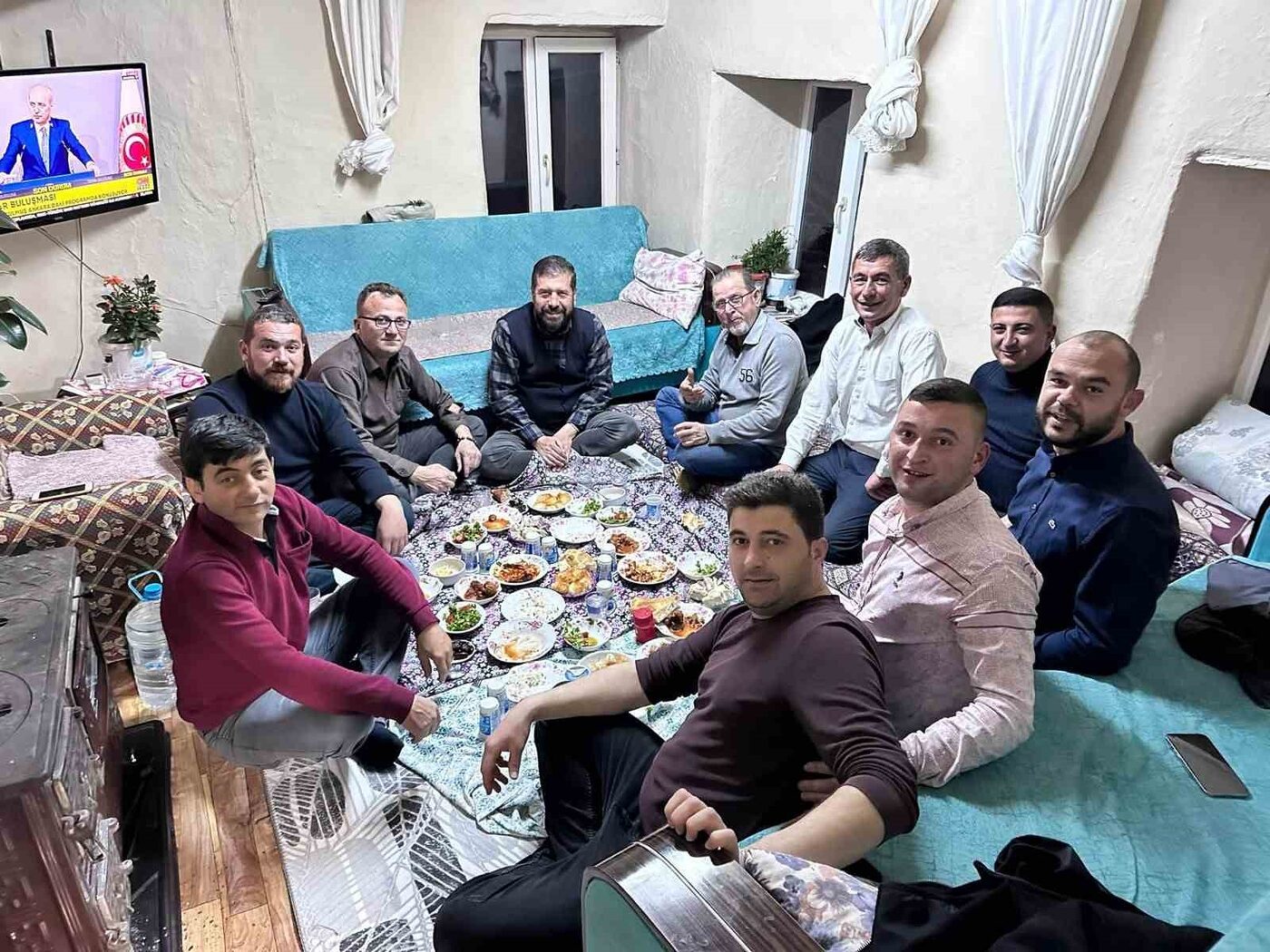 Başkan Ekrem Yavaş çat kapı iftarla mutluluk dağıtıyor