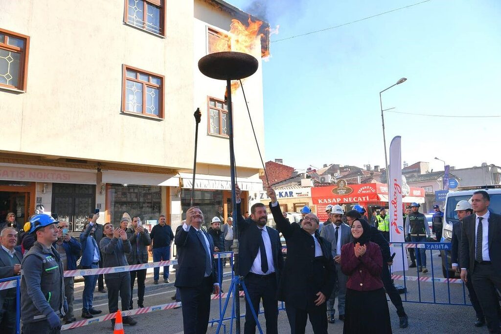 Doğalgaz Sındırgı’nın merkezine ulaştı