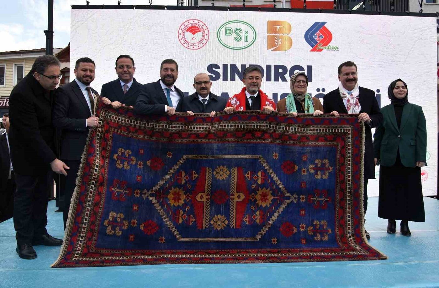 TARIM VE ORMAN BAKANI, SINDIRGI’DA AÇILIŞ TÖRENİNE KATILDI