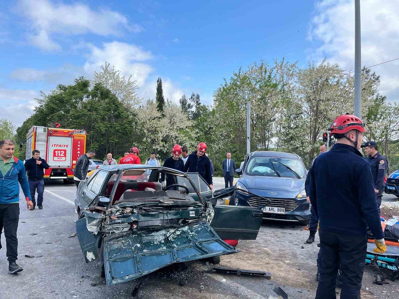 Balıkesir’in Altıeylül ilçesinde iki otomobilin çarpışması sonucu 1 kişi öldü,