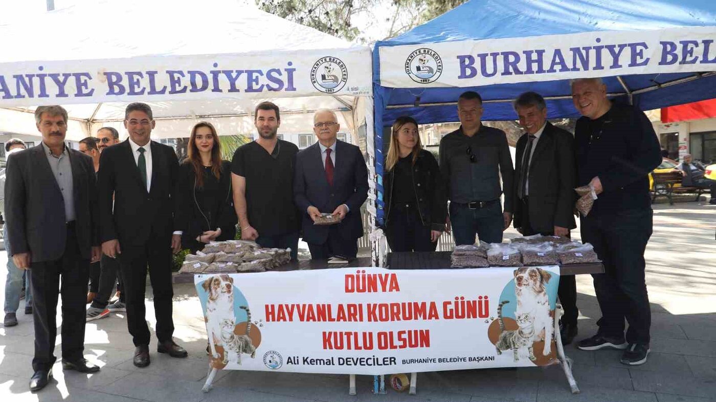 4 Nisan Dünya Sokak Hayvanları Günü dolayısıyla, Burhaniye Belediye Başkanı