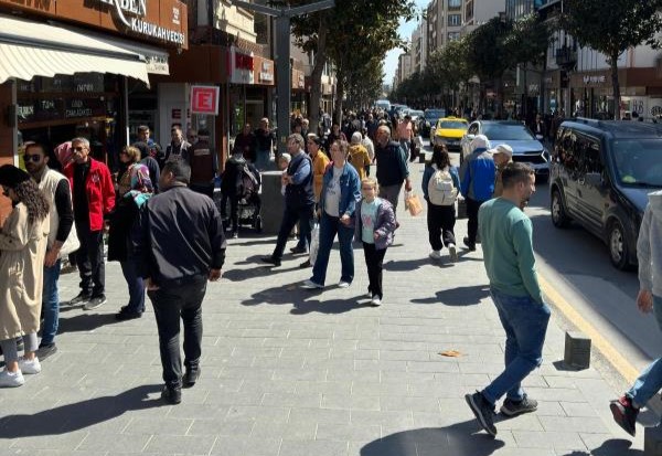 Balıkesir’de bayram heyecanı sokaklara