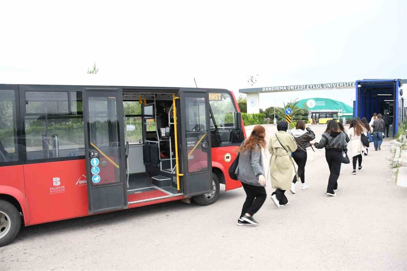 Balıkesir Büyükşehir Belediyesi, Bandırma Onyedi Eylül Üniversitesi’nde okuyan öğrencilere, bahar