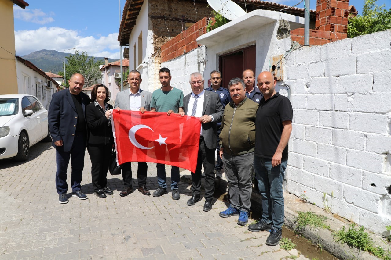 Balıkesir’in Edremit Belediye Başkanı Mehmet Ertaş, 14-20 Nisan Şehitler Haftası