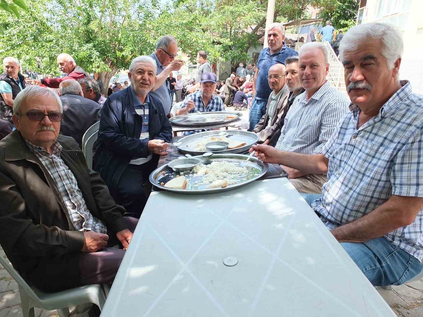 Burhaniye ilçesinde, çiftçi hayırları