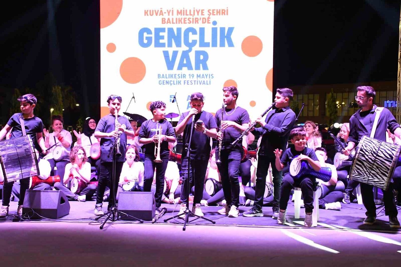 Balıkesir’de Gençlik Festivali konserleri büyük ilgi gördü