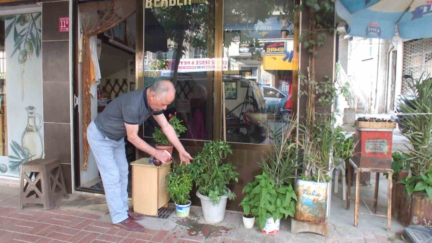 Burhaniye ilçesinde, berberlik yapan