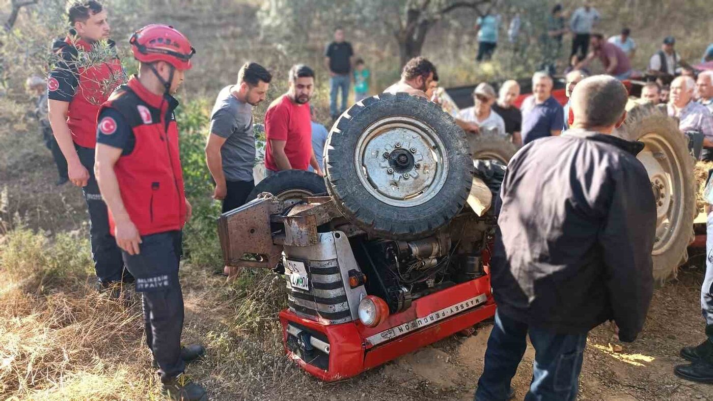 Balıkesir’in Edremit ilçesinde takla atan traktörün altında kalan sürücüyü çevre