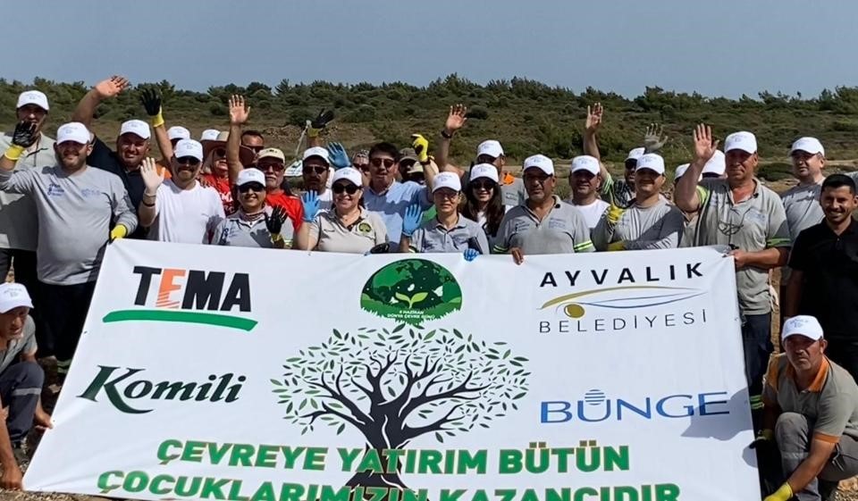 Ayvalık’ta gönüllülerden çevre temizliği