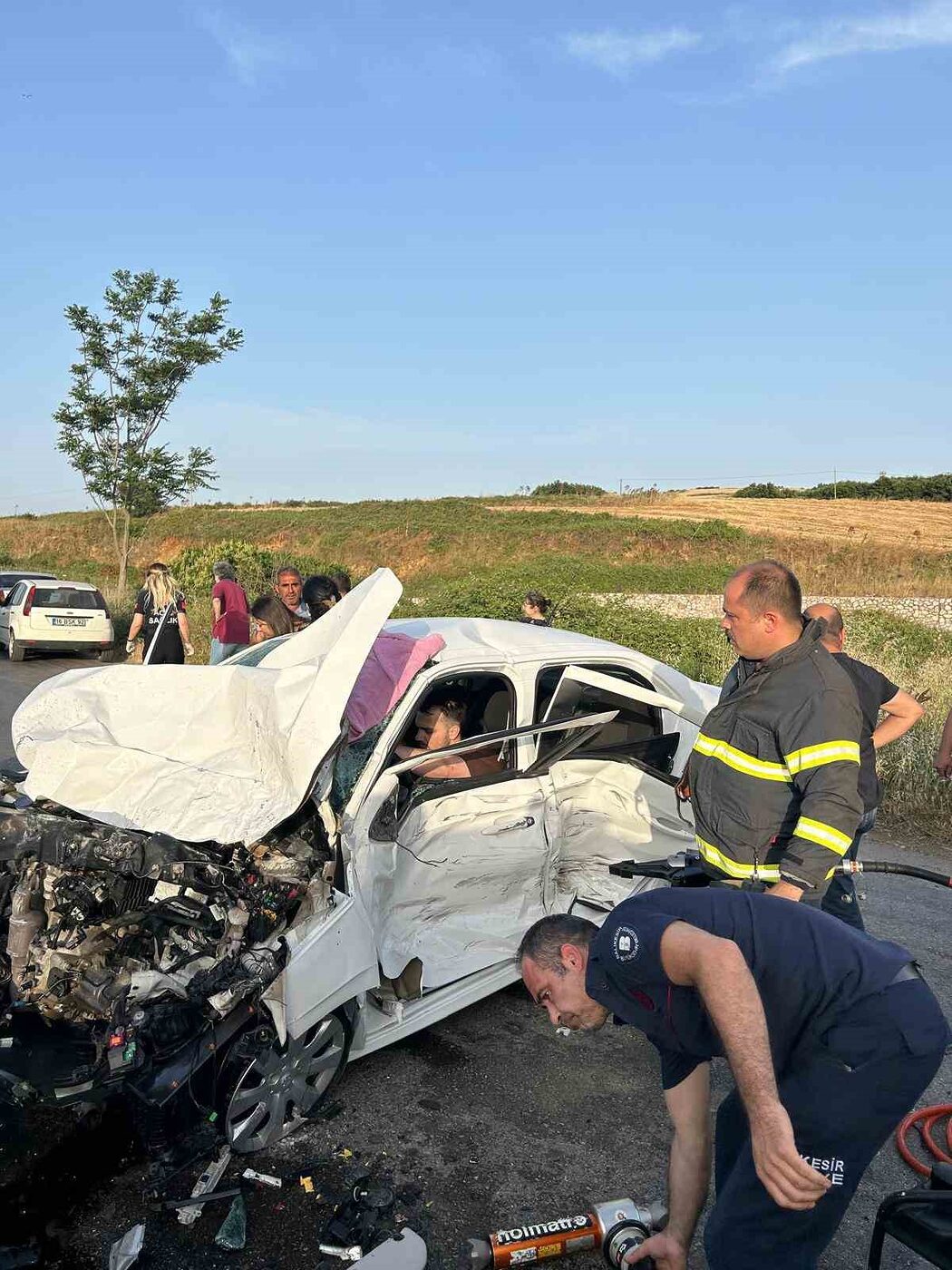 Balıkesir’in Erdek ilçesi Tatlısu kavşağında 3 aracın karıştığı kazada 1