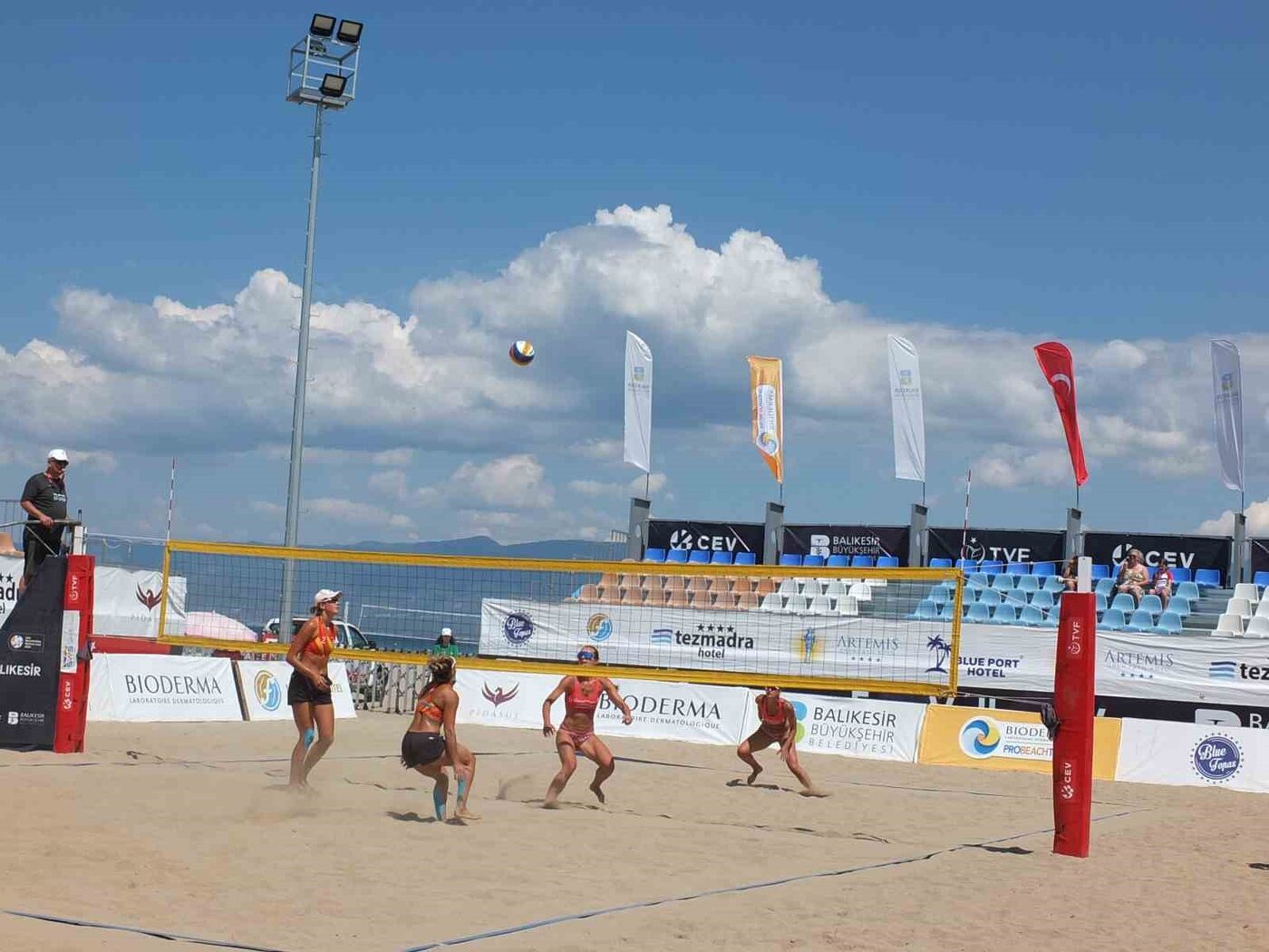 Balıkesir’de Plaj Voleybolu başladı