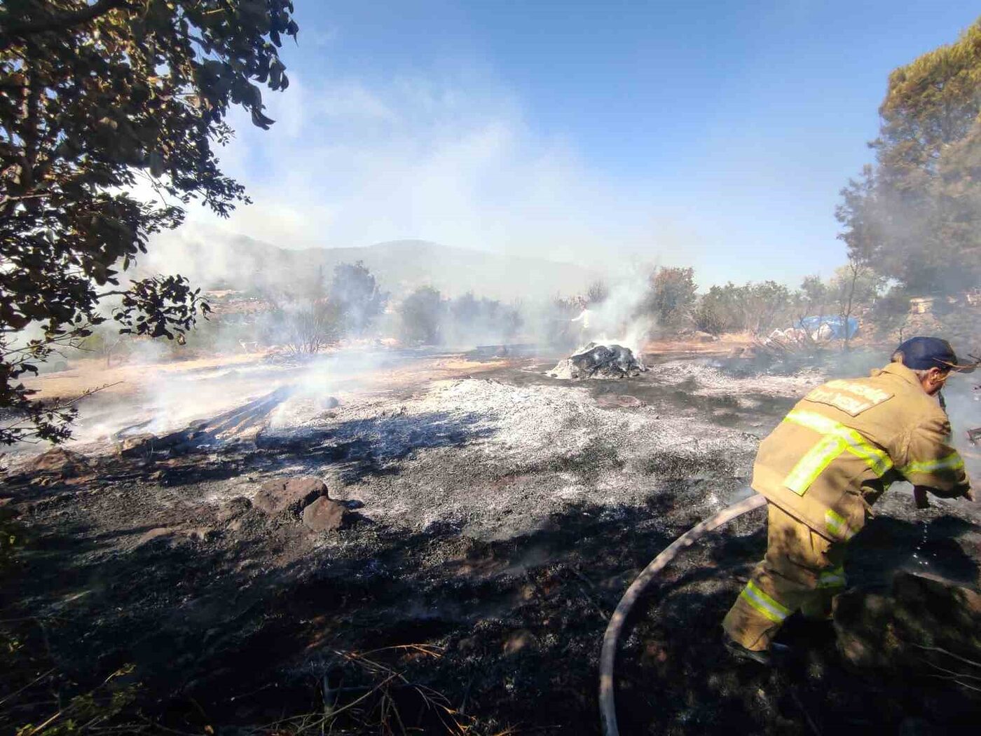 Havran’da traktör römorkunda başlayan yangın makilik alana sıçradı