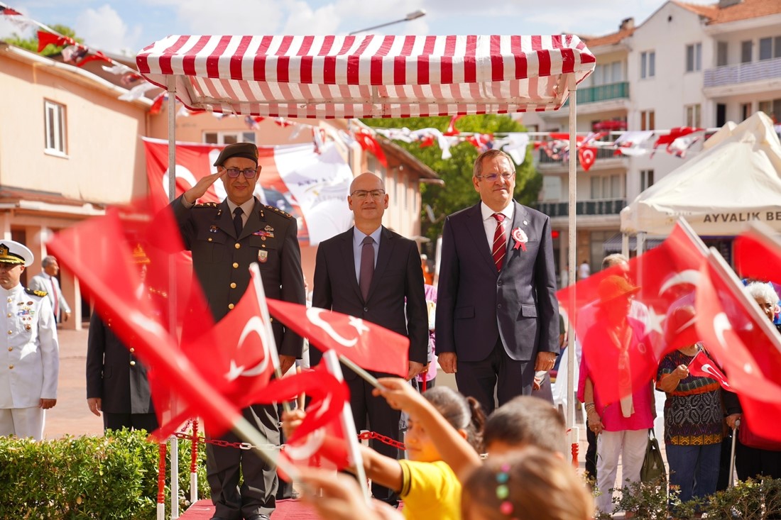 Altınova’da düşman işgalinden kurtuluşunu coşkuyla kutladı