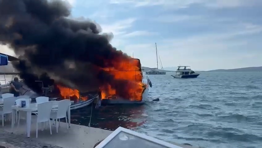 Balıkesir’in Ayvalık ilçesinde sahilde