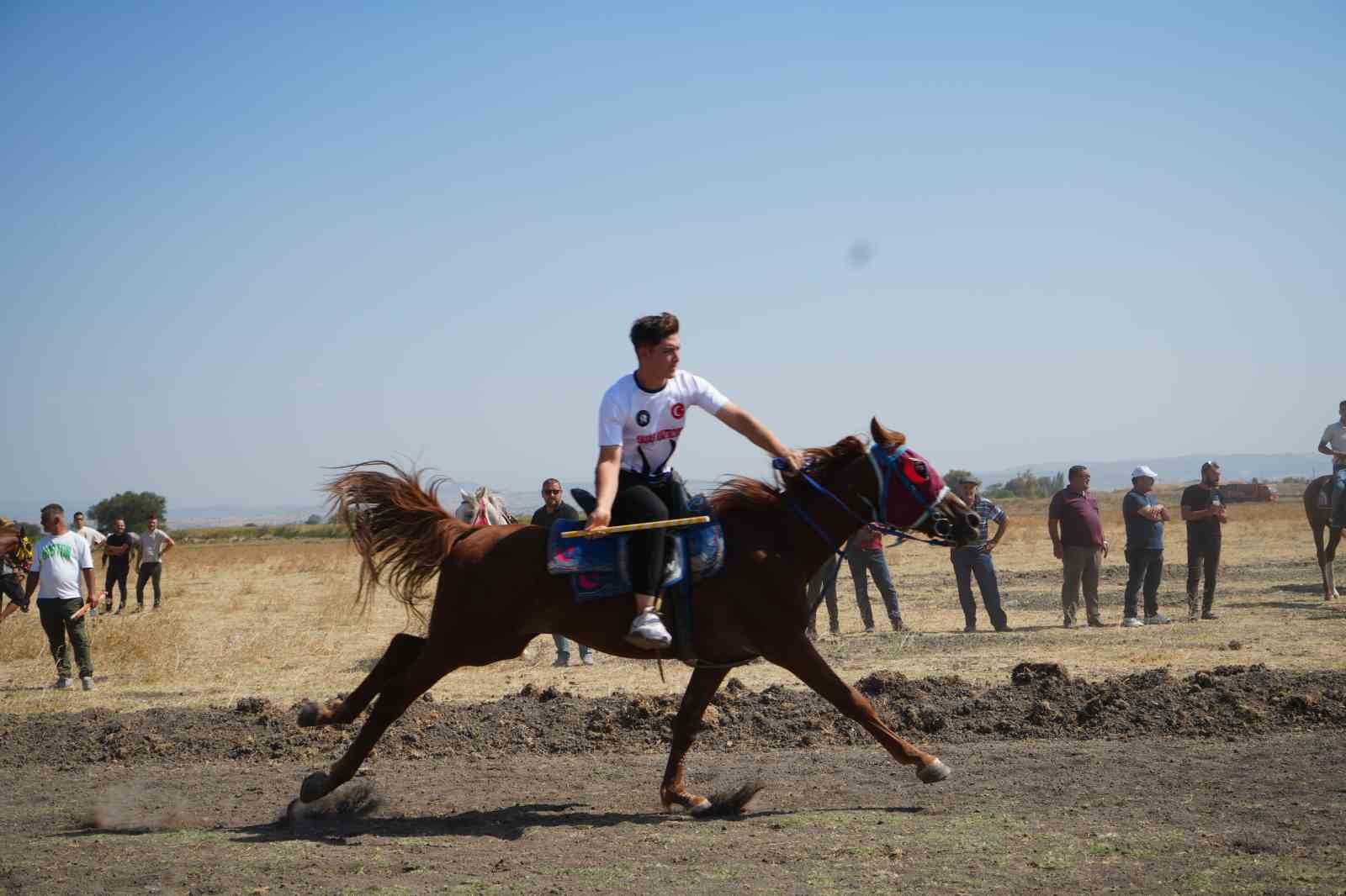 Balıkesir’in kurtuluş yıl dönümü Rahvan At Yarışları ile kutlandı. Yarışlara