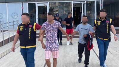 Balıkesir’in Bandırma ilçesinde evlere dadanan 3 hırsız, polis ekiplerinin sıkı