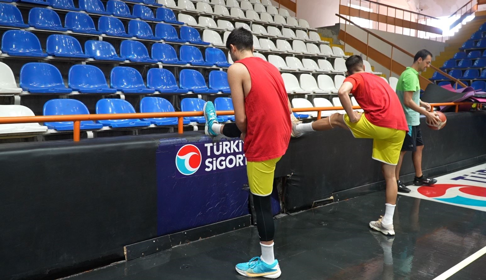 Eren Çapraz, altyapıdan ana kadroya seçilen ilk basketbolcu oldu