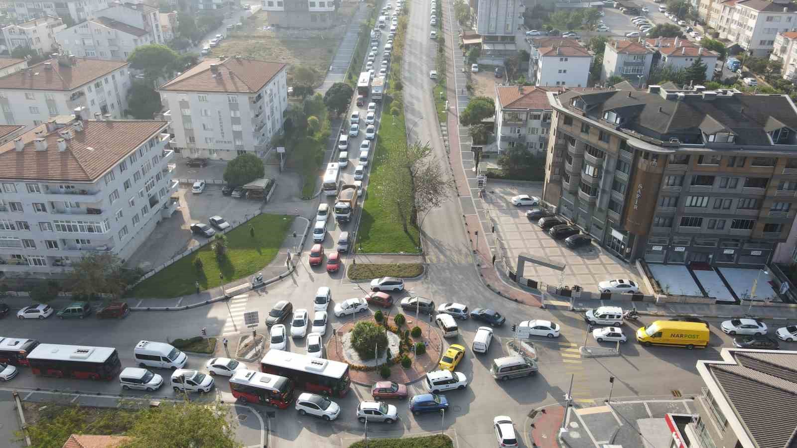 Balıkesir’in Bandırma ilçesinde, Ordu Caddesi ve Atatürk Bulvarı üzerinde kesişen