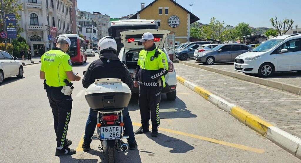 Bandırma’da motosiklet ve motorlu bisiklet denetimleri yoğunlaştı