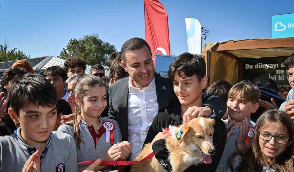 Balıkesir Büyükşehir Belediye(BBB) Başkanı Ahmet Akın, 4 Ekim Dünya Hayvanları