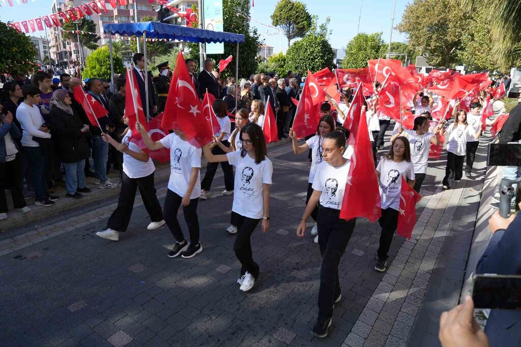 Balıkesir’in Edremit ilçesinde Cumhuriyet’in