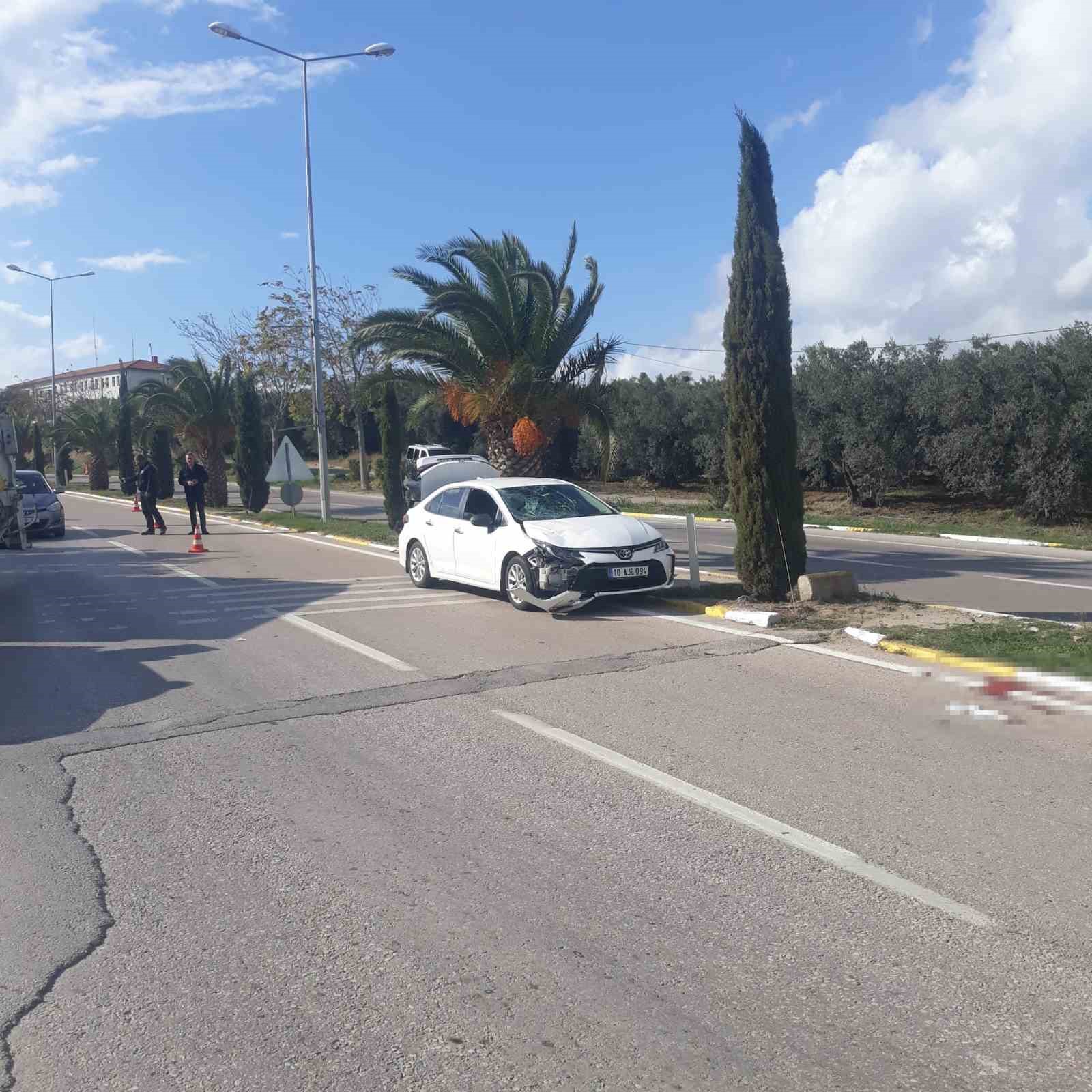 Erdek’te otomobilin çarptığı motosiklet sürücüsü hayatını kaybetti