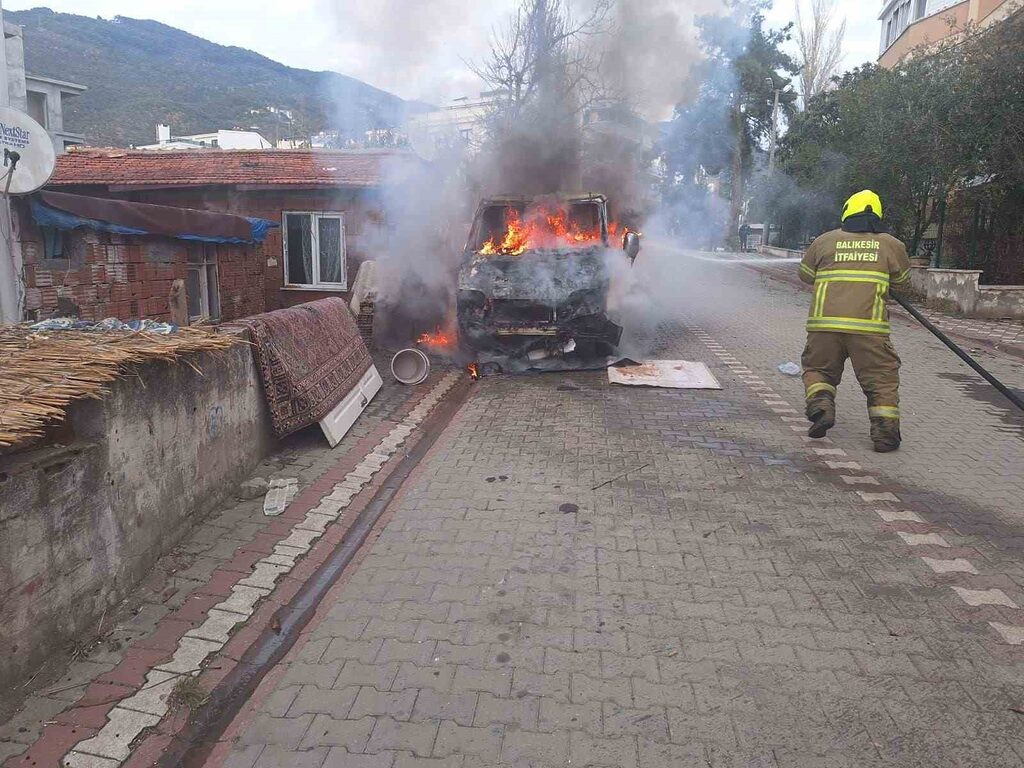 Balıkesir’in Edremit ilçesinde alev