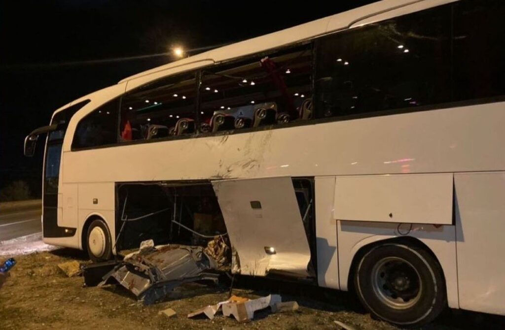 Balıkesir’in Bandırma ilçesi Bandırma Otogarı kavşağında meydana gelen trafik kazasında