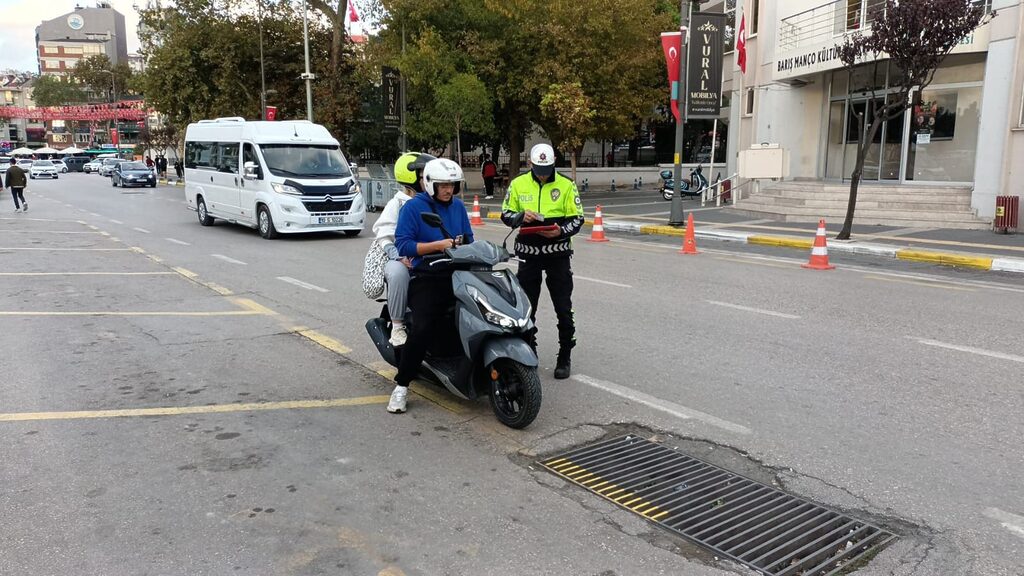 Bandırma’da trafik denetimlerinde 3,3 milyon Türk lirası ceza kesildi