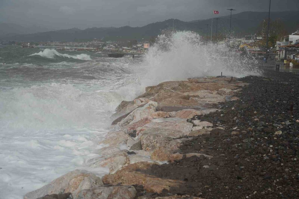 Balıkesir’in Edremit ilçesinde gece