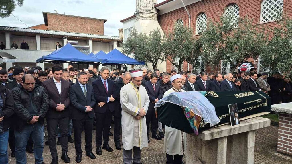 Patlamada hayatını kaybeden 21 yaşındaki Tuğba Demir son yolculuğuna uğurlandı