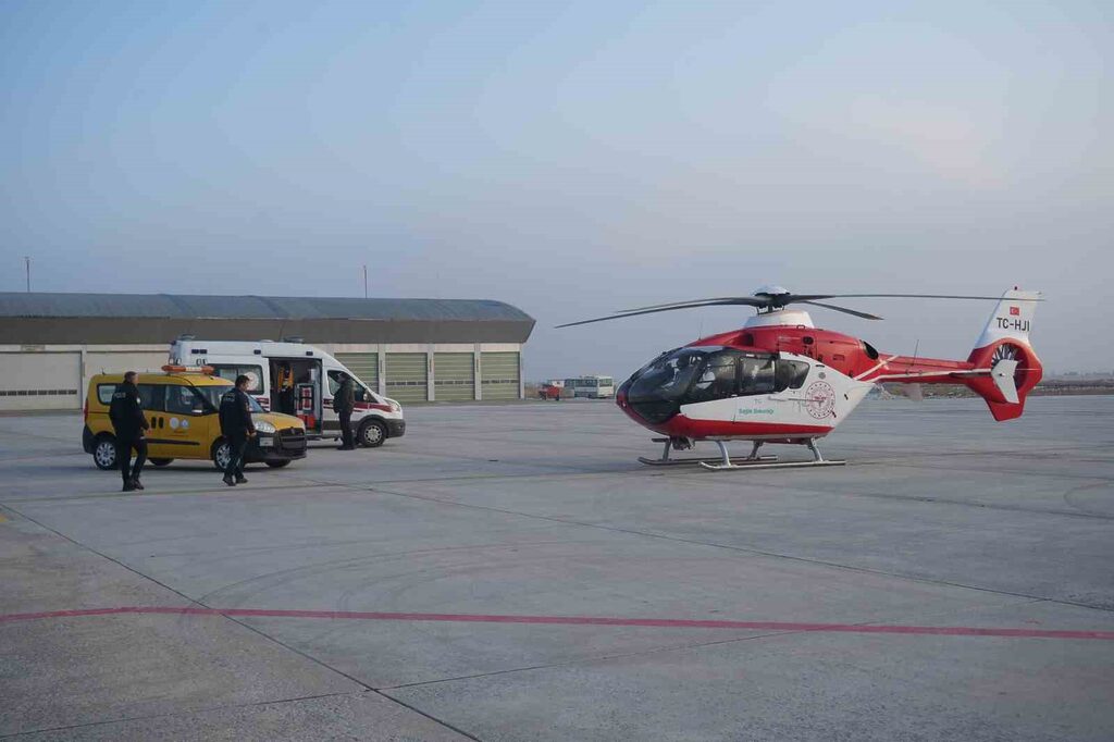 Muş’ta 1 günlük bebek, Sultan Alparslan Havalimanından havalanan ambulans helikopterle