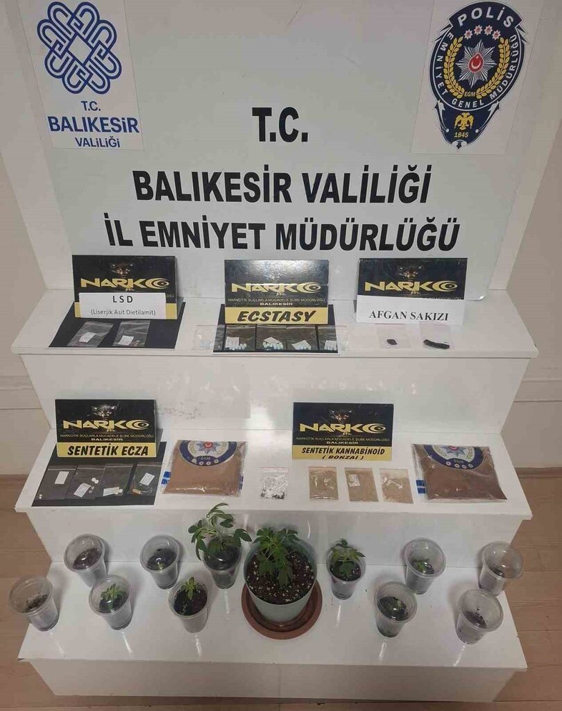 Balıkesir’de polis ekipleri tarafından yapılan operasyonda bir kiloyu aşkın bonzai