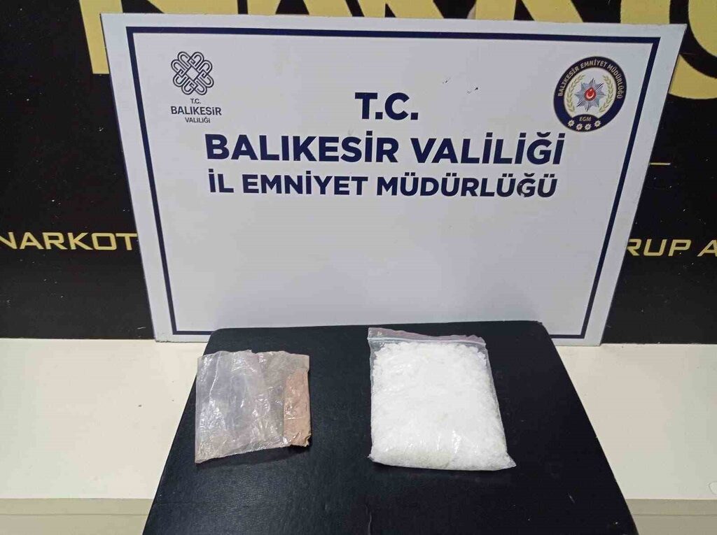 Balıkesir’in Bandırma ilçesinde Narkotik Suçlarla Mücadele ekipleri, uyuşturucuyla mücadele kapsamında