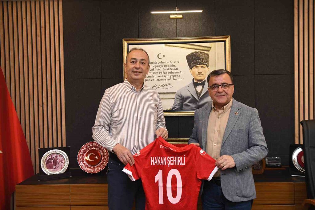 Altıeylül Belediye Başkanı Hakan Şehirli, Balıkesirspor’un “Destek Sizden Bayrak Bizden”