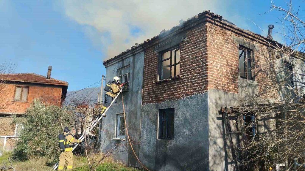 Balıkesir’in Erdek ilçesi Ocaklar Mahallesi’nde meydana gelen yangın korku dolu