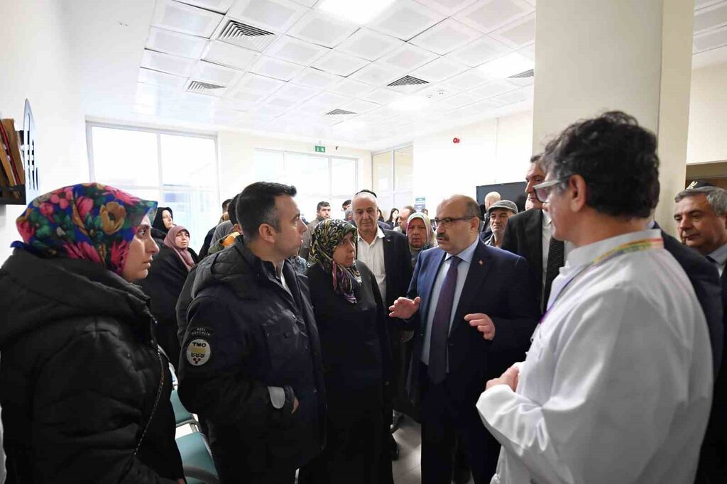 Balıkesir’in Gönen ilçesinde, Taştepe mevkiinde meydana gelen servis aracı kazasında