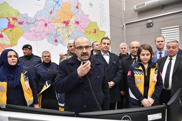 Balıkesir Valisi İsmail Ustaoğlu, yeni yılın ilk ziyaretini Güvenlik ve