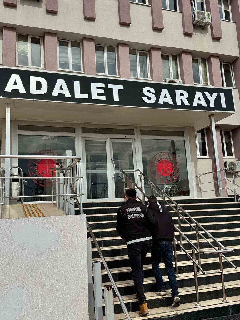 BALIKESİR (İHA) – Balıkesir’in Ayvalık ilçesinde uyuşturucu ticareti suçundan hakkında