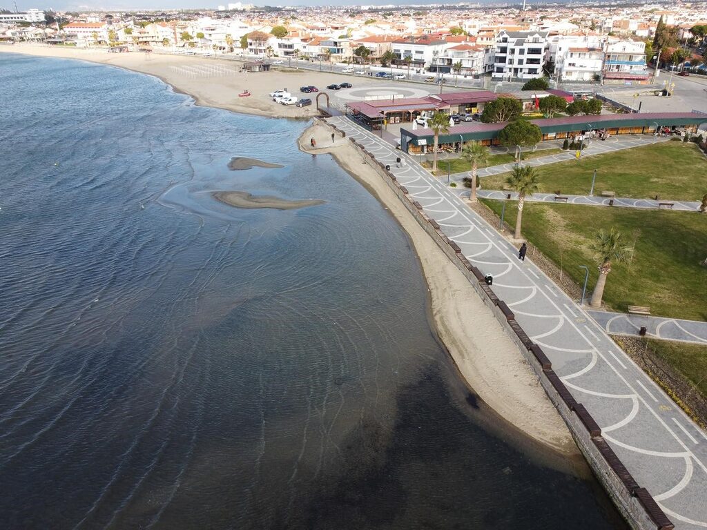 Balıkesir’in Burhaniye ilçesi sahil kesimlerinde gözlemlenen deniz çekilmeleri, vatandaşlar arasında