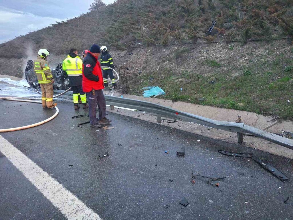 İzmir-İstanbul otobanının Savaştepe civarında meydana gelen tek taraflı trafik kazasında